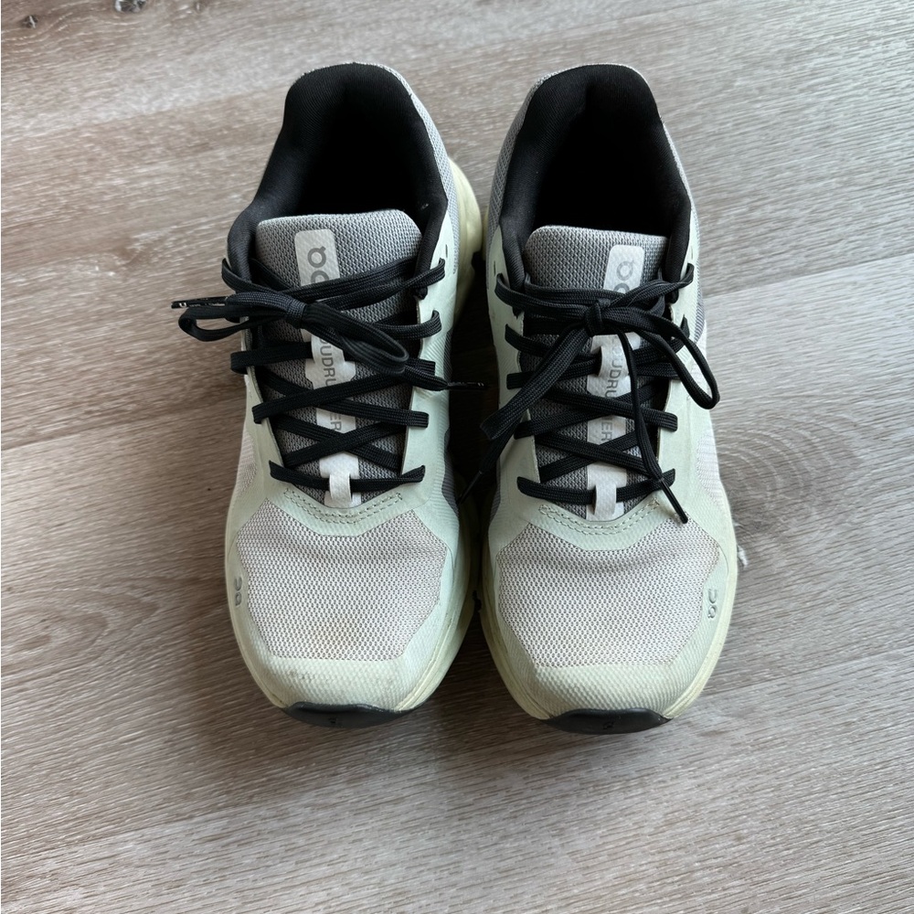 Oncloud Cloudtec running shoe.